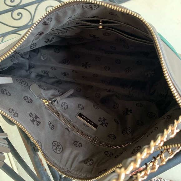 ♦️AUTHENTIC TORY BURCH GREEN AND WHITE STRIPED SHOULDER BAG - Picture 2 of 8